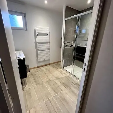 équipé 1 à 8 Personnes Modulable Lire Hôte *